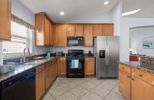 Solana House | Unlock lower rates and empty parks in Orlando. Book your stay today!
