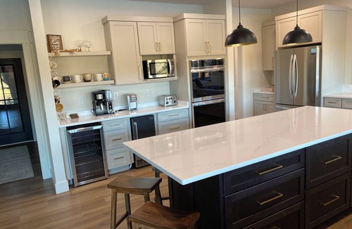 La Follette House | Unsalted Suites, Norris Lake, TN- NEWLY BUILT with Massive Decks & 2 Slip Dock