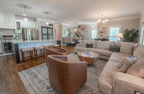 Athens House | Upscale 4BR Walk to Stadium and Downtown