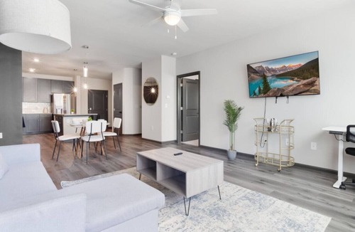 North Raleigh Apartment | Upscale King 3 Bed Suite—in North Raleigh!