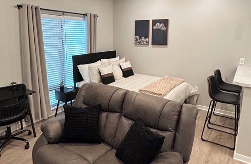 Waukee Apartment | Upscale New Studio in Waukee