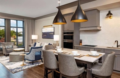 Ansonborough Hotel | Upscale Suite Retreat Near South Carolina Aquarium – Stylish Comfort