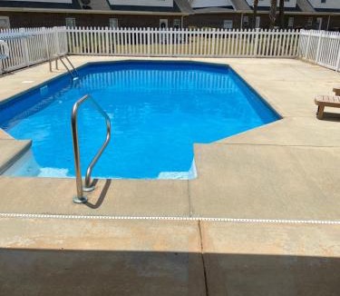 Statesboro House | Upstairs Bed & Bath