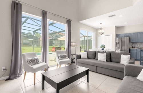 Solana House | Upstay Spacious Home w Private Pool Hot Tub