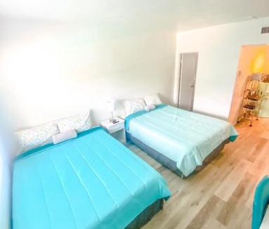 Crescent Lake Hotel | Uptown Inn & Suites