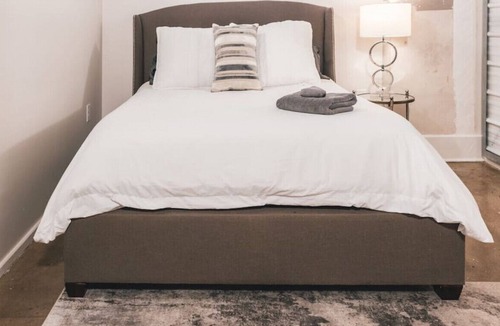 Old City Apartment | Urban Loft ≫ Corner of Downtown & Old City ≪
