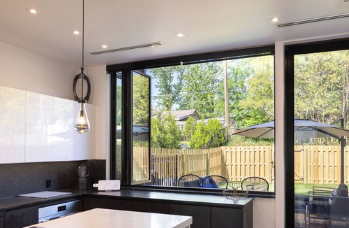 Barclay Downs House | Urban Luxury Townhouse near Southpark and Quail Hollow - 2BR , Private backyard