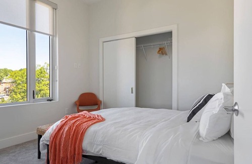 University Park Apartment | Urban Oasis | Spacious 3BR Apartment w/View