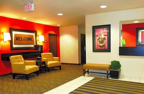 Poplar Place - University Place Hotel | Extended Stay America Suites Savannah Midtown