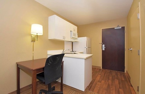Poplar Place - University Place Hotel | Extended Stay America Suites Savannah Midtown