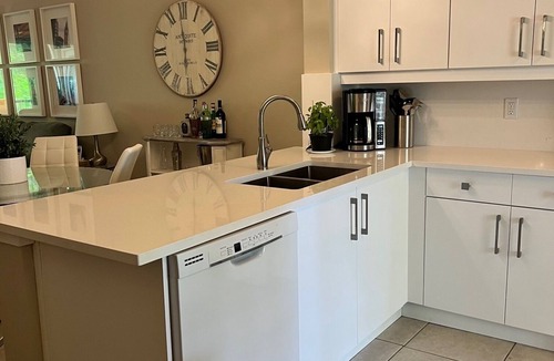 Ole Condo | Vacation in Paradise. New Kitchen, New bedroom furniture.