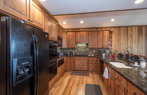 Highlands House | Valentine Manor Retreat with 50 mile views only 5 minutes to town!