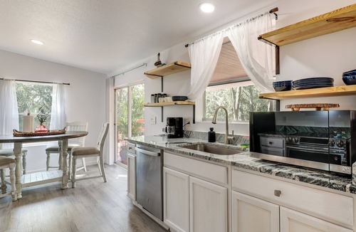 Valrico House | Valrico Retreat w/Fire Pit ~ 18 Mi to Tampa!