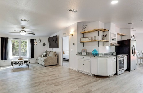 Valrico House | Valrico Retreat w/Fire Pit ~ 18 Mi to Tampa!