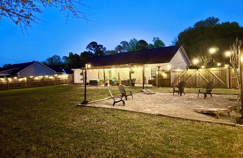 Leland House | Vegeta's Den — Pet-Friendly Leland Retreat