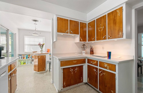 Central Beach House | Vero Beach island - pool home 2 blocks to beach, boardwalk and park