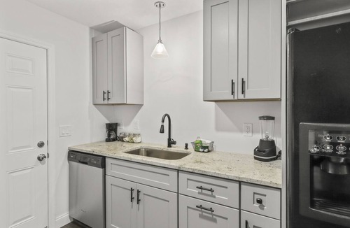 Vero Beach South Condo | Vero Beach Paradise Unit 2 - 2 BR Pool Home Close to Airport, Downtown & Beaches