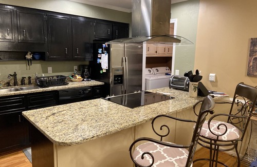 Summerville House | Very Spacious 3 Bedroom & 3 bath townhome- 2000 sq ft.