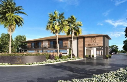 Kissimmee Hotel | Vibrant Family Room Near Thrilling Orlando Theme Park Fun