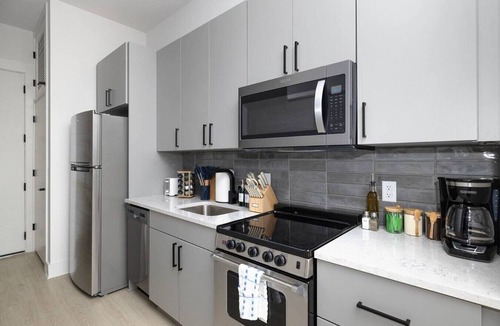 NoDa Apartment | Vibrant Loft, King Bed, NoDa Area, Free Parking, Rooftop & Terrace