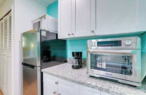 Bayview Apartment | Vibrant Studio in Gulfport’s Marina District!