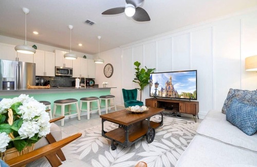 Kissimmee House | Vibrant, Themed Home, Prime Location
