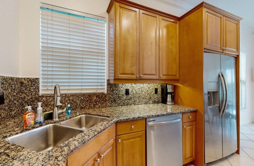 Downtown Fort Lauderdale House | Victoria Park | All-Suite | Roof Deck with Downtown Skyline Views, Patio