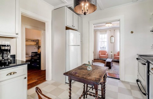 Savannah Victorian District House | Victorian Cottage Near Forsyth Park
