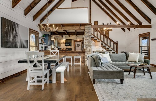Royal Pines Cabin | Views in the Blues: 3-Story Asheville Log Cabin with Hot Tub & Fire Pit