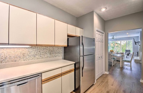 Salem Condo | Views, Pools & Marina: Lake Keowee Condo!