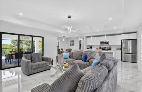 Mariner Villa | Villa Capeside Waterfront Home with Heated Pool & Spa
