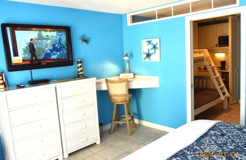 North Topsail Beach Resort | Villa Capriani - Ocean Front resort- King Suite#1-Sleep 3 adults & 1 child