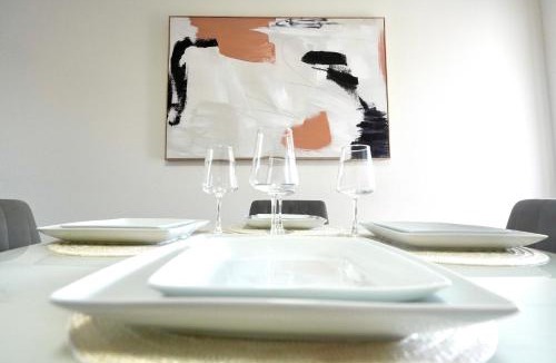 Crescent Beach House | Villa Fiorō -Bold Luxury 2BR - River & Coastal Vibe