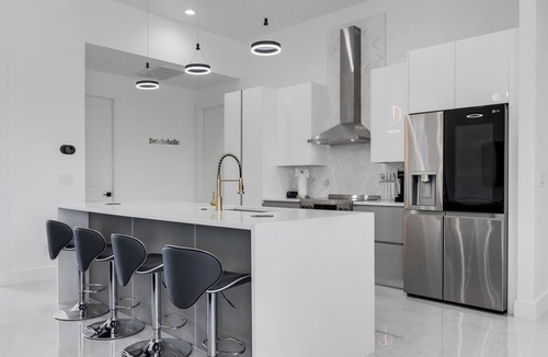 Mariner Villa | Villa Isla de Lilly - Luxury New Home with heated pool & man cave w/billiards