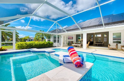 Pelican Villa | Villa Sunset Corners, perfect for families, BBQ, Pool and hot tub