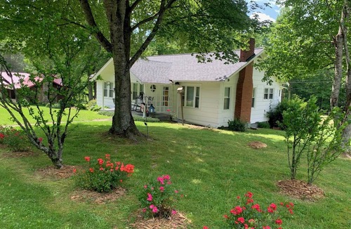 Indian Rock Springs House | Village Haven: 3-bedroom house in quaint Murphy, NC