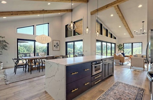 Hayesville House | Vineyard House “Casa Tra Le Vigne” by Chatuge Home Concierge | Lake Access · Firepit · Ping Pong