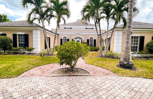 Johns Island House | Vintage home in the Exclusive John's Island!
