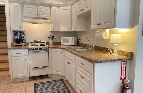 Florida South Atlantic Coast Apartment | Vintage Lakefront 1-bedroom apartment at Villa Lotela in Avon Park - Apt. # 2