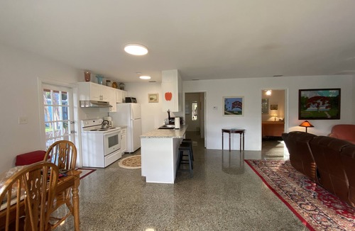 Rock Ridge House | Vintage Vero Bungalow II