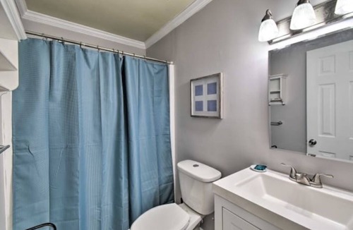 Northeast Virginia Beach House | Virginia Beach Townhouse - 5 minutes to Boardwalk!