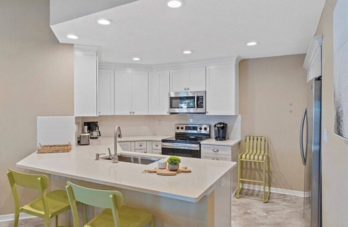 Isla del Sol Apartment | 🏖️ Vista Verde West 1-207 | Pool & Lake View Getaway