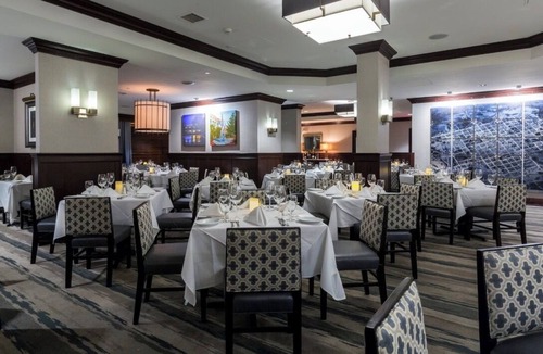 The Vista Hotel | Vivacious Vista District Room
