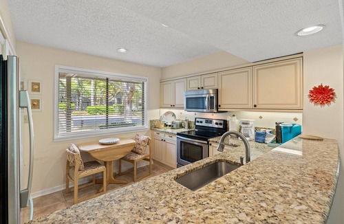 Arcadian Shores Villa | W Hyde Pk 19A in Kingston 1st floor, Pool, Beach