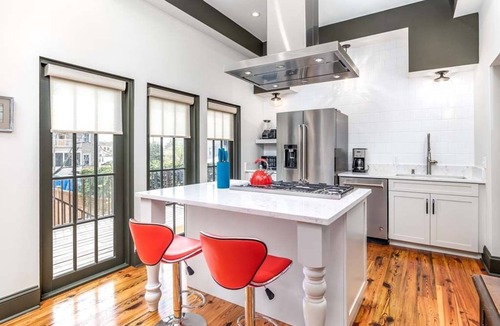 Savannah Victorian District House | Waldburg Terrace | Pet Friendly, Historic Savannah!
