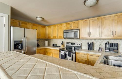 Terry Sanford Apartment | Walk Downtown | Rooftop Patio + 2 King Beds