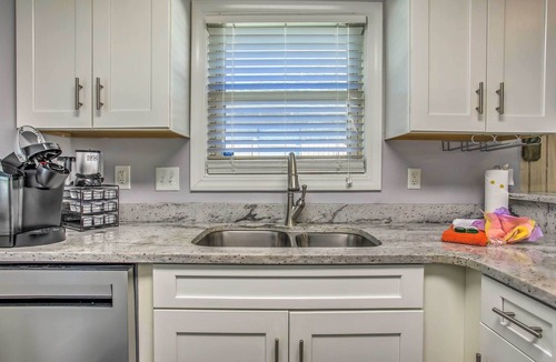 Myrtle Beach House | Walk to Apache Pier: Coastal Condo w/Pool Access