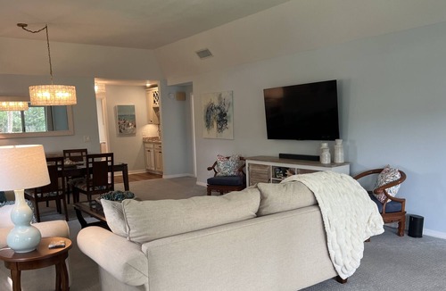 Indian River Shores Condo | Walk to Beach! 2 Bed 2 bath spacious condo
