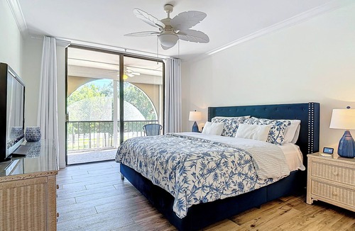 Central Beach Condo | Walk to Beach. RENOVATED & HUGE 3-bed &3-bath condo in Vero Beach