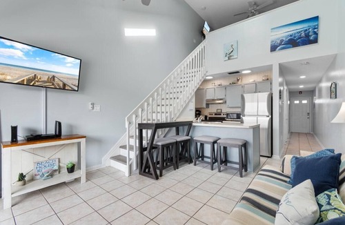 Garden City Condo | Walk to Beach - 2 Bedroom Condo